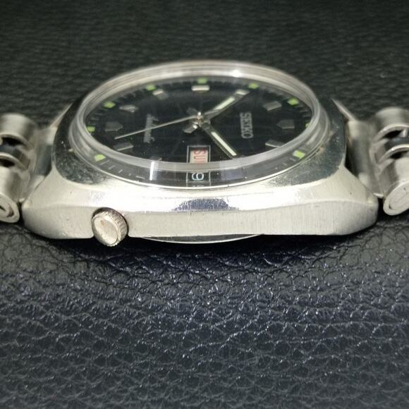 Vintage 1987 Square Seiko Automatic Mens Silver Watch W/daydate & Black accents - Picture 5 of 10